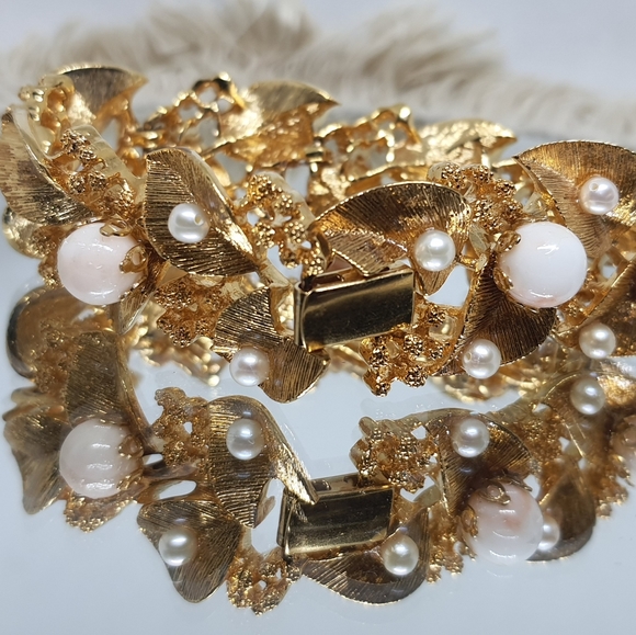 Vintage Gold Napier Bracelet - Picture 6 of 6